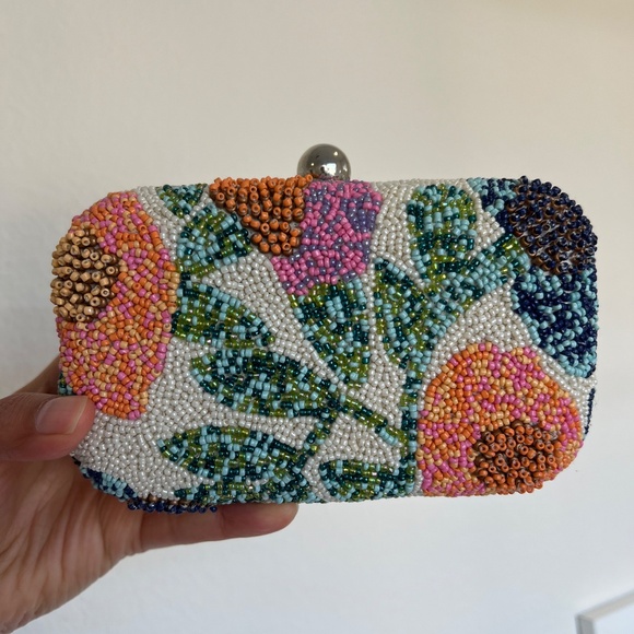 Multi-beaded clutch - Picture 3 of 16